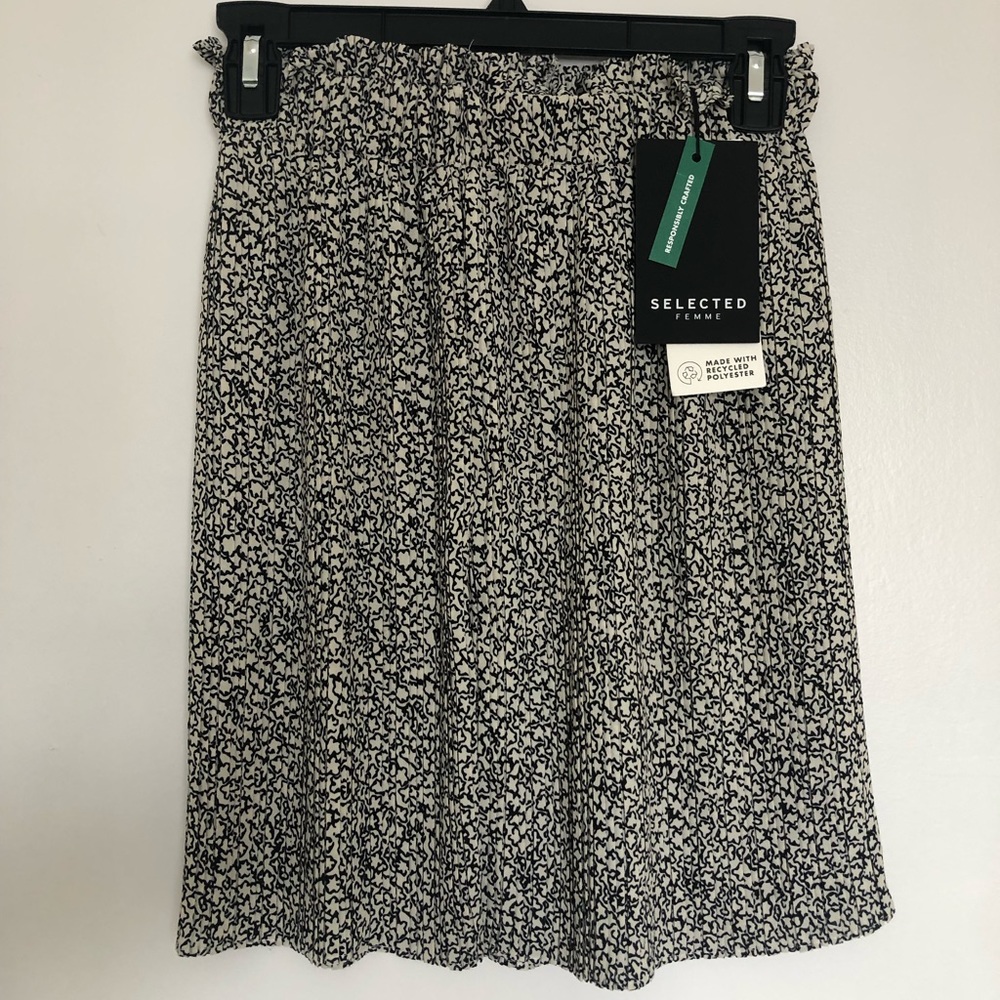 Selected recycled fibre skirt